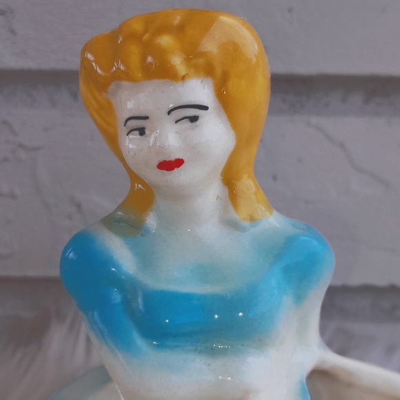 Vintage - MCM Victorian Porcelain Plant Figurine - Picture 2 of 11